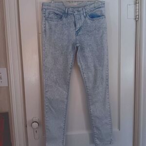 Oroginal Ladies Levis Skinny 711.      Purchased At BELK